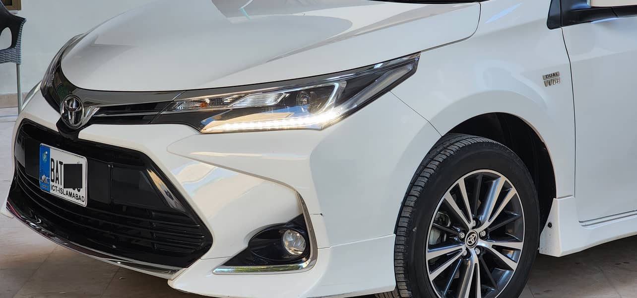 Toyota Corolla Altis Grande X CVT-i 1.8 Beige Interior 2022 3