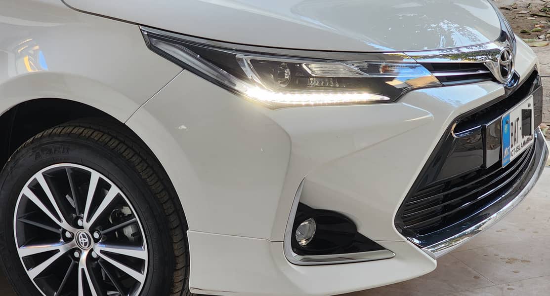 Toyota Corolla Altis Grande X CVT-i 1.8 Beige Interior 2022 4