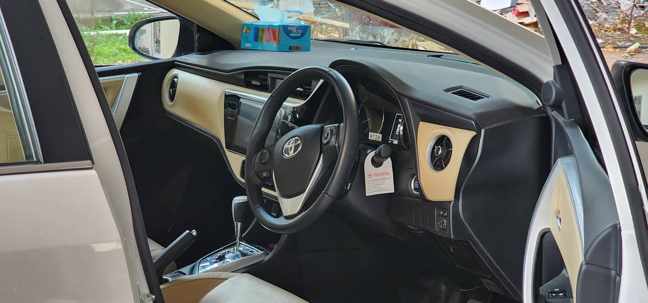 Toyota Corolla Altis Grande X CVT-i 1.8 Beige Interior 2022 6