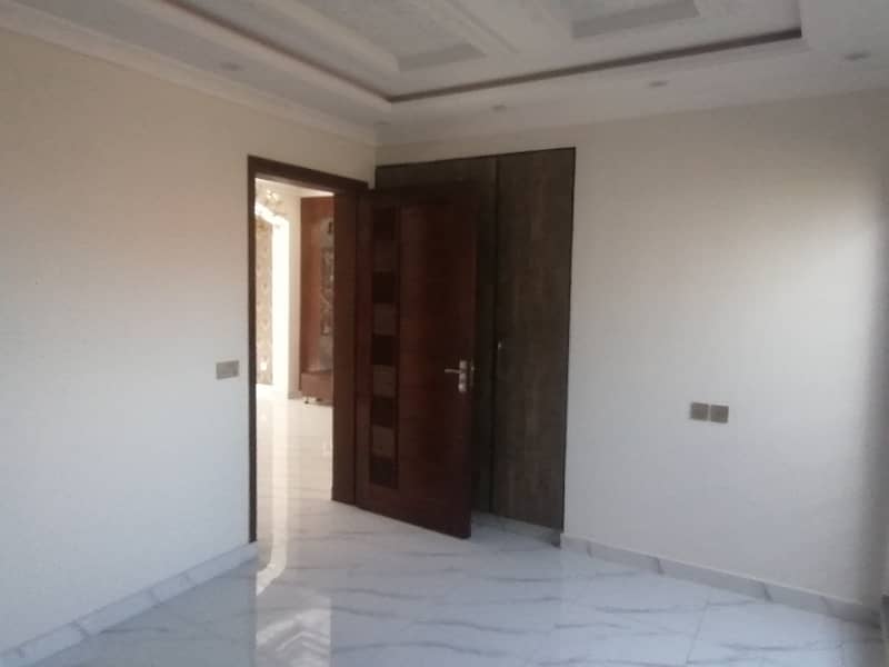 Good Location sale A House In Lahore Prime Location 18