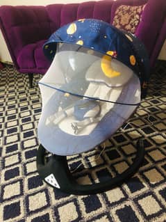 Auto Baby Swing Chair in Excellent Condition