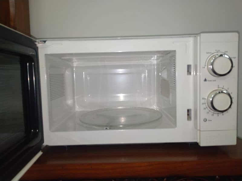 "High-Quality Microwave Oven for Sale - Perfect Condition!" 1