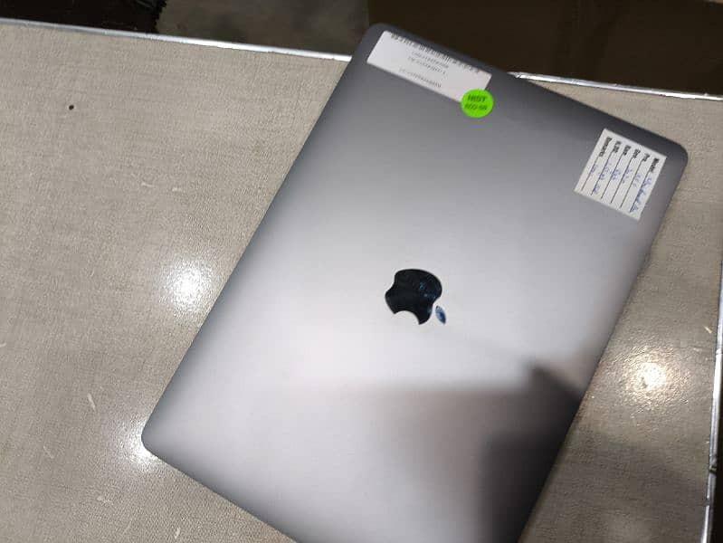 Apple MacBook Pro retina display i7 i9 M1 10by10condition 1