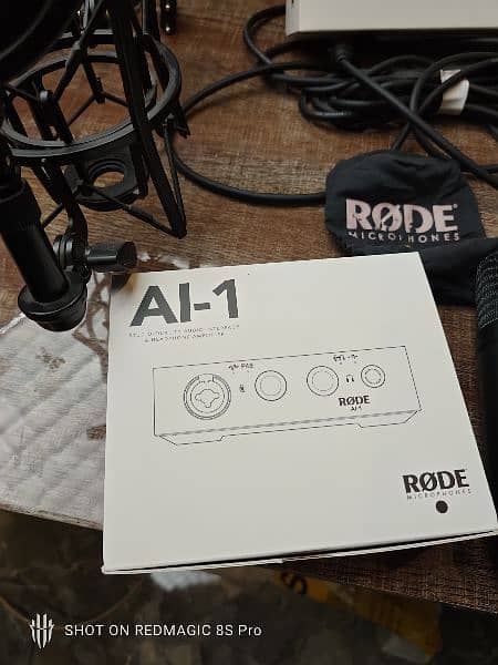 Rode NT1 Ai-1 Microphone Complete studio kit with Audio interface 3