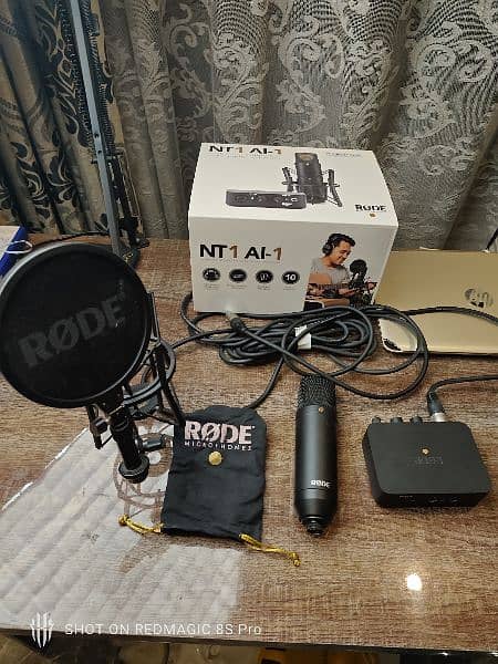 Rode NT1 Ai-1 Microphone Complete studio kit with Audio interface 7