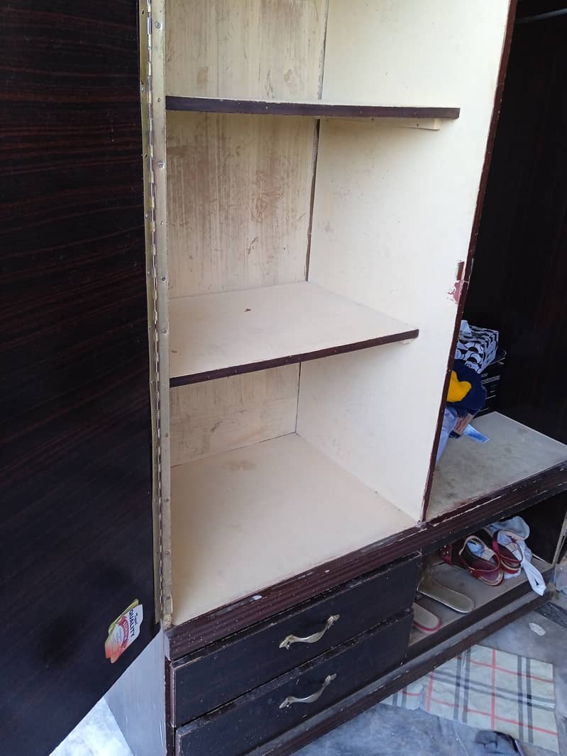 Wardrobe/cupboard for sale in good condition 3