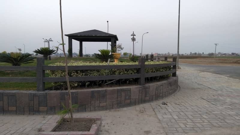 Good Location 5 Marla Residential Plot In Central Park - Block E Is Available 4