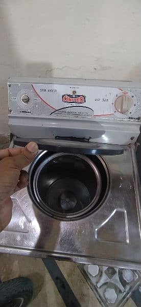 UNITED Washing Machine and Spinner 2