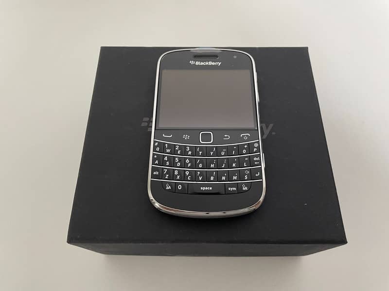 BlackBerry BOLD 9900 (BRAND NEW/Pinpacked/Factory Unlocked/NON-PTA) 1