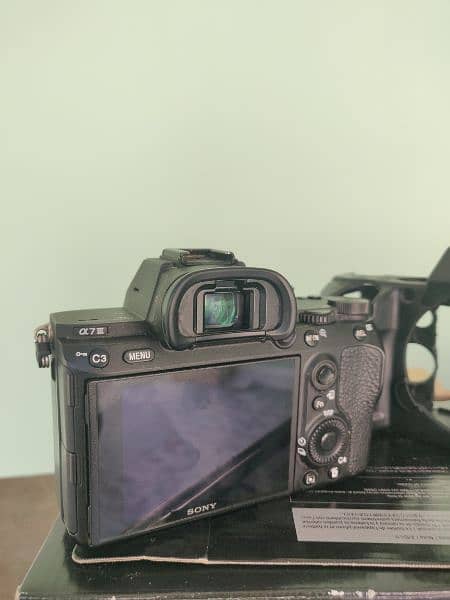 Sony a7||| body with box and silicon cover+betry. 7