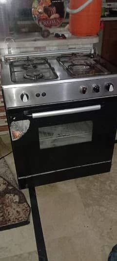 Cooking range with oven
