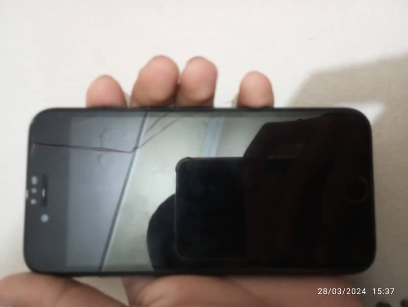 iphone 7 non pta in good condition 8/10 1