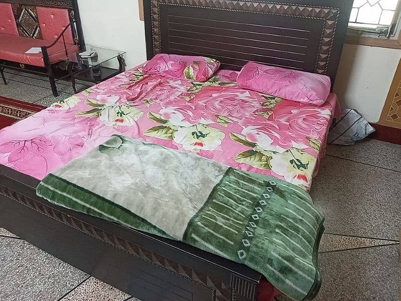 sell double bed in wood 1