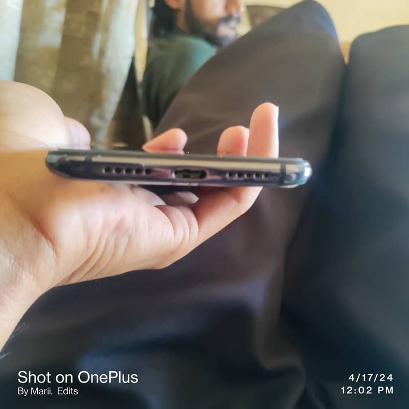 OnePlus 7  . 3