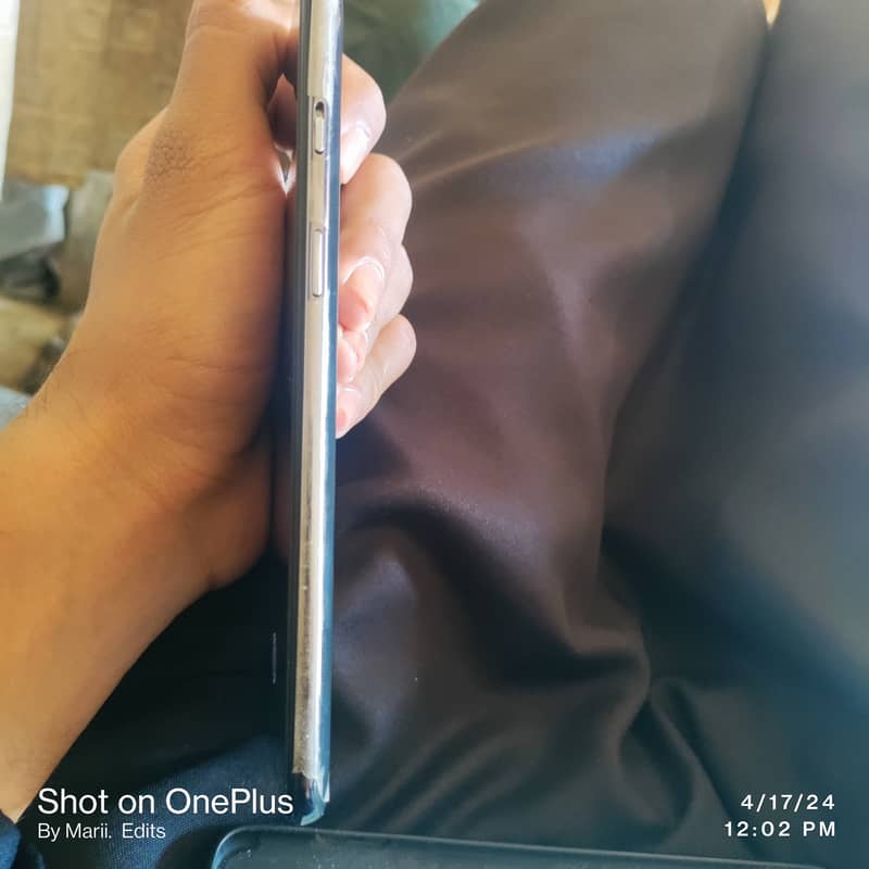 OnePlus 7  . 4