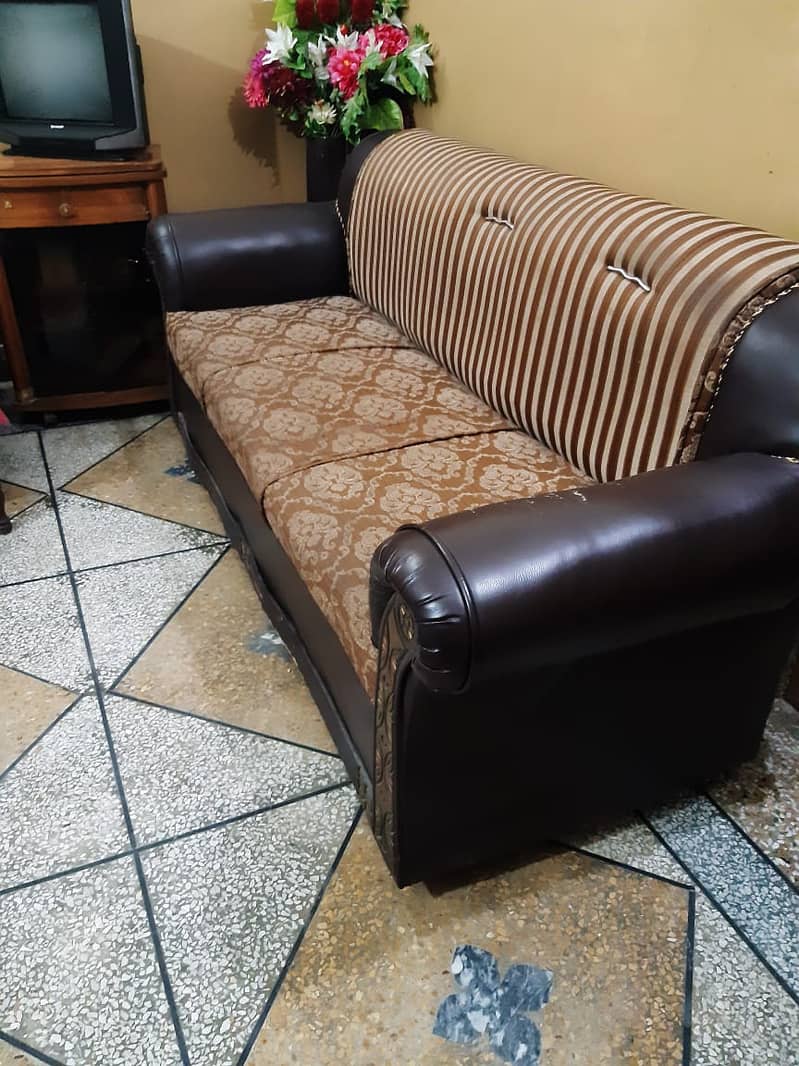 2 sofa set for sale both are in good condition 5