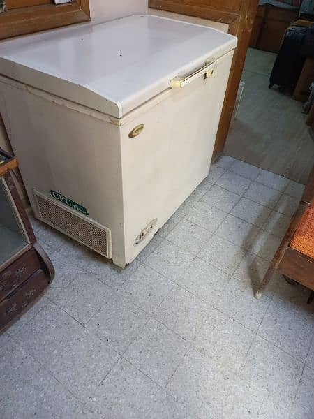 waves deep freezer in perfect working condition 2