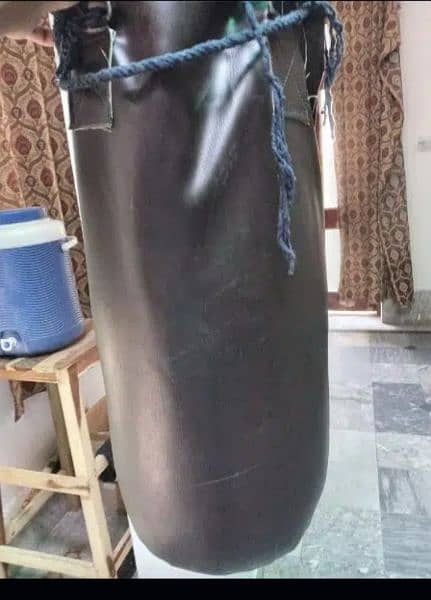 boxing bag in very cheap price length:24 inch. width :34 inch 2