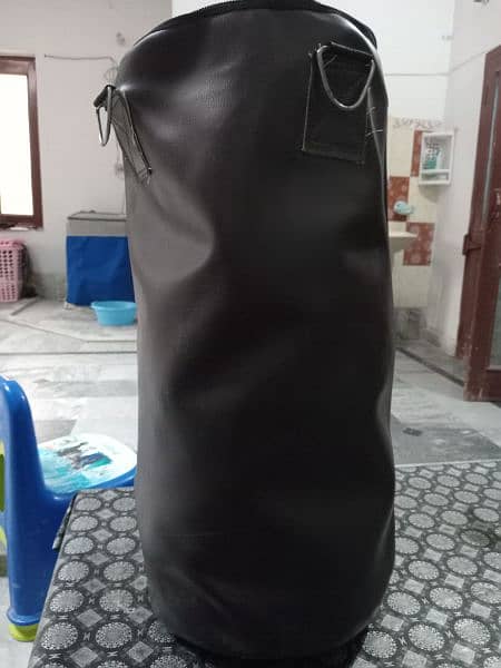 boxing bag in very cheap price length:24 inch. width :34 inch 6