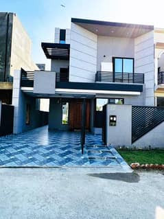 10 Marla House For Sale In Sector E Bahria Town Lahore 0