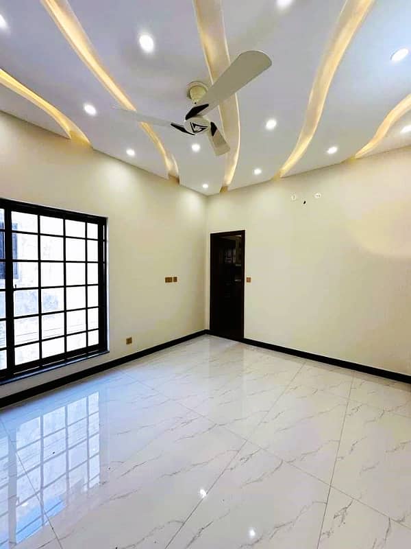 10 Marla House For Sale In Sector E Bahria Town Lahore 2