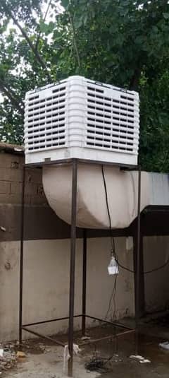 Ducted evaporative air cooler chiller