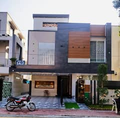 10 Marla House For Rent In Sector B Bahria Town Lahore 0