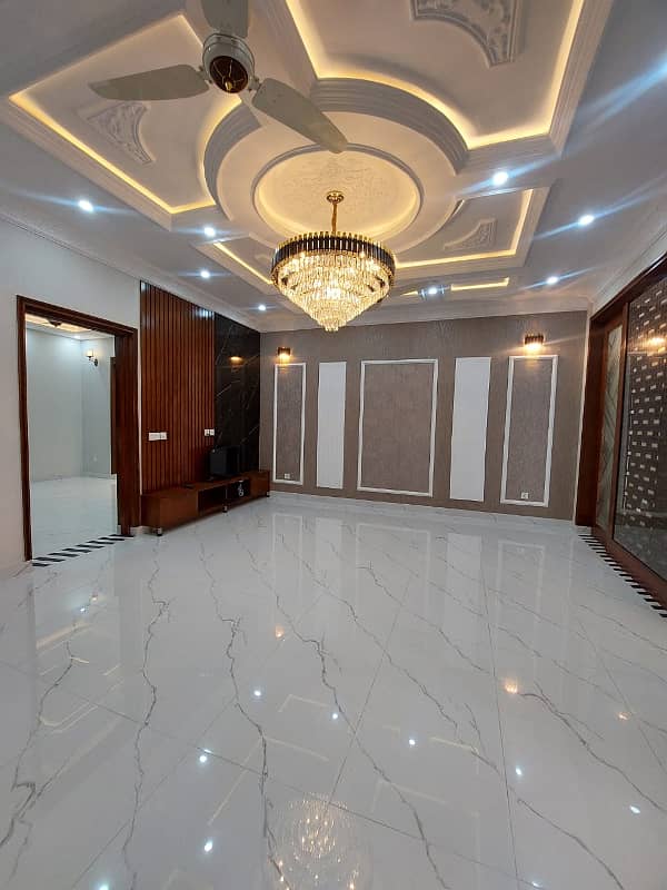 10 Marla House For Rent In Sector B Bahria Town Lahore 3