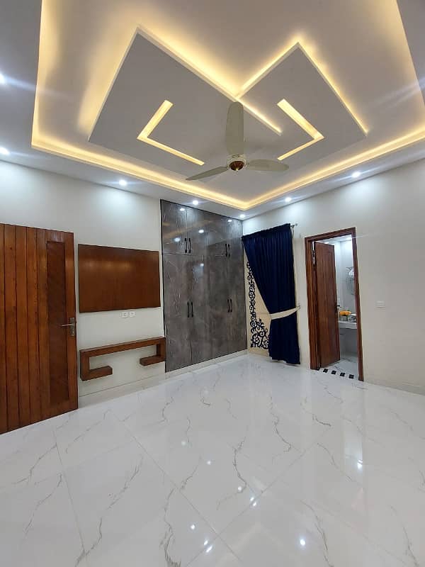 10 Marla House For Rent In Sector B Bahria Town Lahore 8