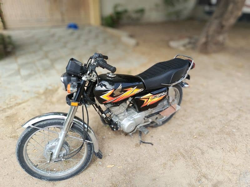 Honda CG 125 black color 3