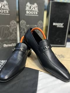 Real leather (original cows and sheeps)  branded shoes for Sales