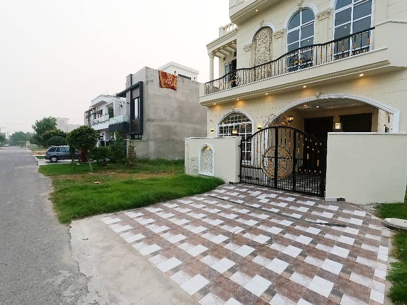 A Great Choice For A Corner 5 Marla House Available In DHA 11 Rahbar Phase 2 - Block H For Sale 4
