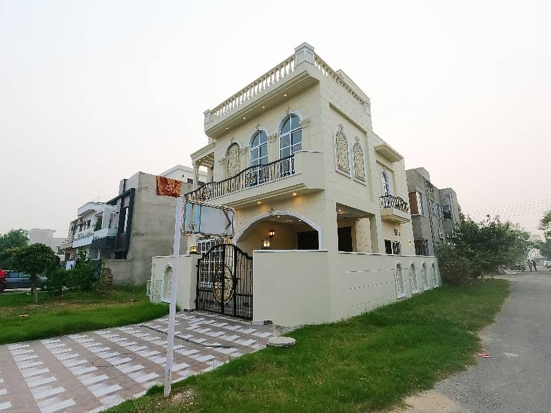 A Great Choice For A Corner 5 Marla House Available In DHA 11 Rahbar Phase 2 - Block H For Sale 6