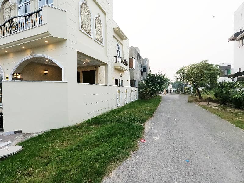 A Great Choice For A Corner 5 Marla House Available In DHA 11 Rahbar Phase 2 - Block H For Sale 7