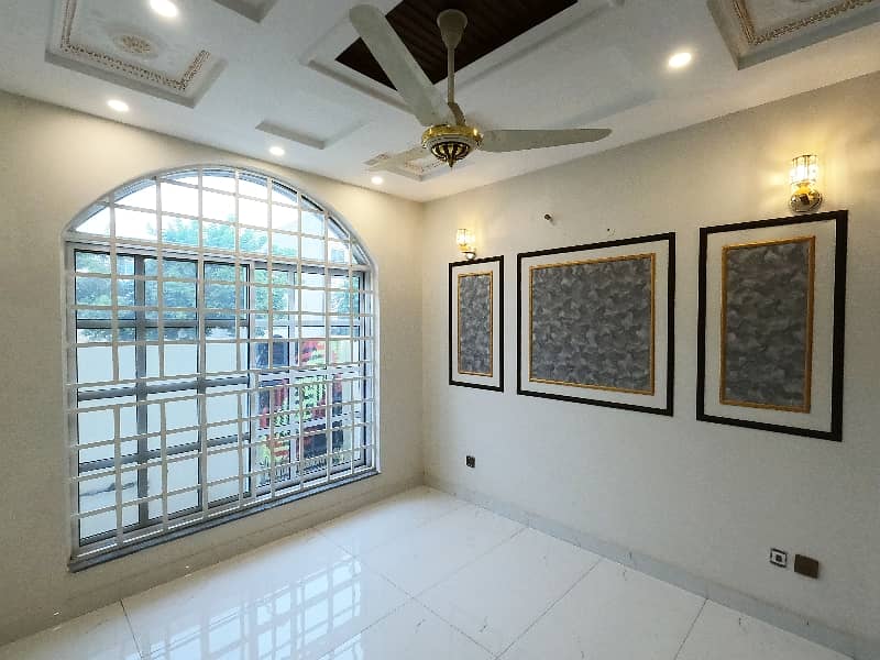 A Great Choice For A Corner 5 Marla House Available In DHA 11 Rahbar Phase 2 - Block H For Sale 11