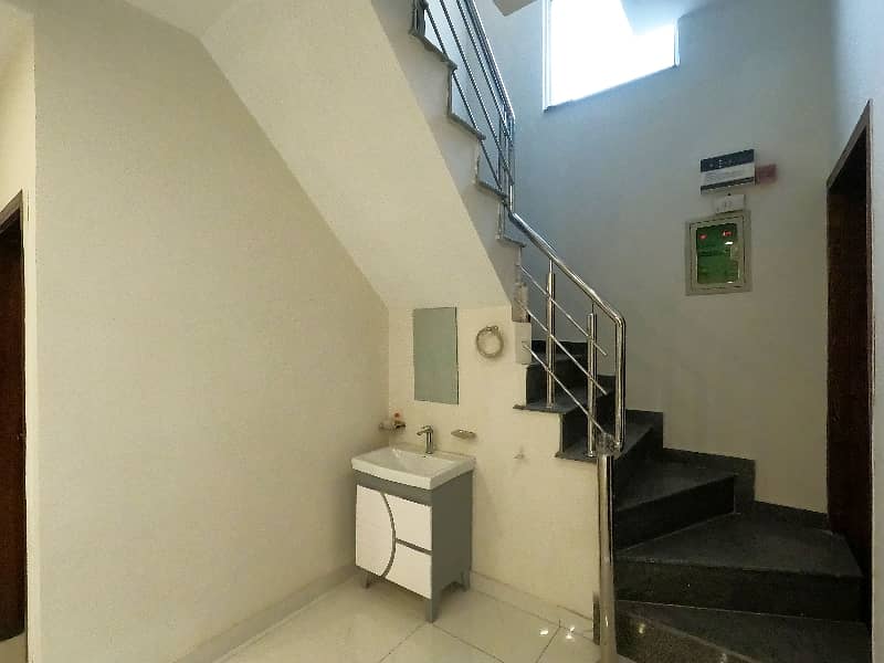 A Great Choice For A Corner 5 Marla House Available In DHA 11 Rahbar Phase 2 - Block H For Sale 18