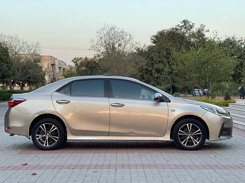 TOYOTA COROLLA GRANDE ALTIS CVT-i 1.8 2018 KARACHI REG EXCELLENT 19