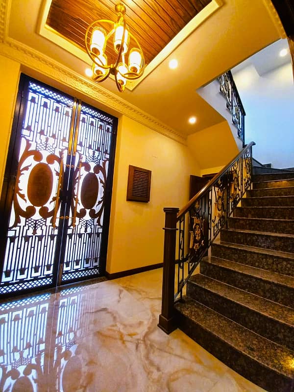 10 Marla House For Sale In Takbeer Block Bahria Town Lahore 3