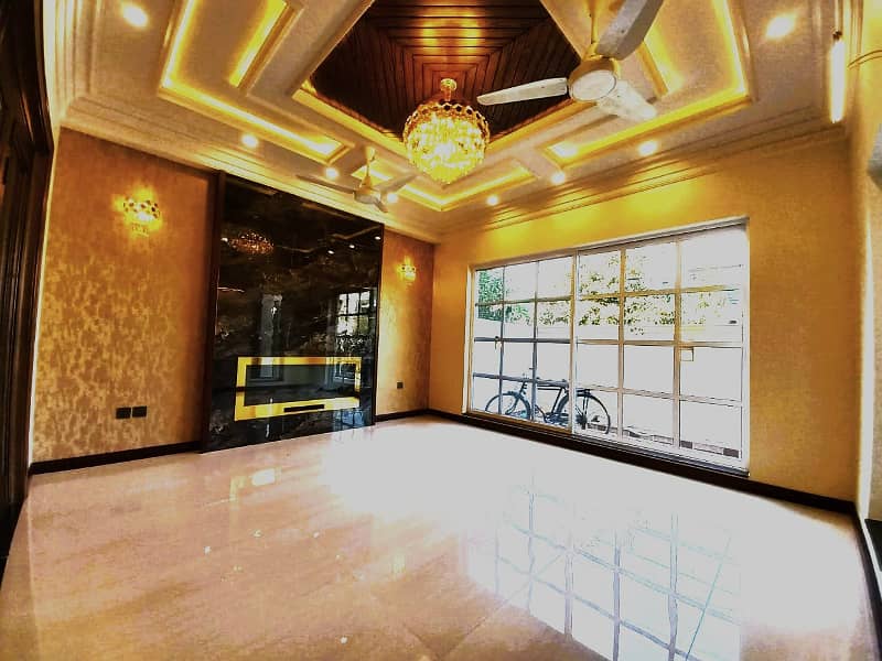 10 Marla House For Sale In Takbeer Block Bahria Town Lahore 5