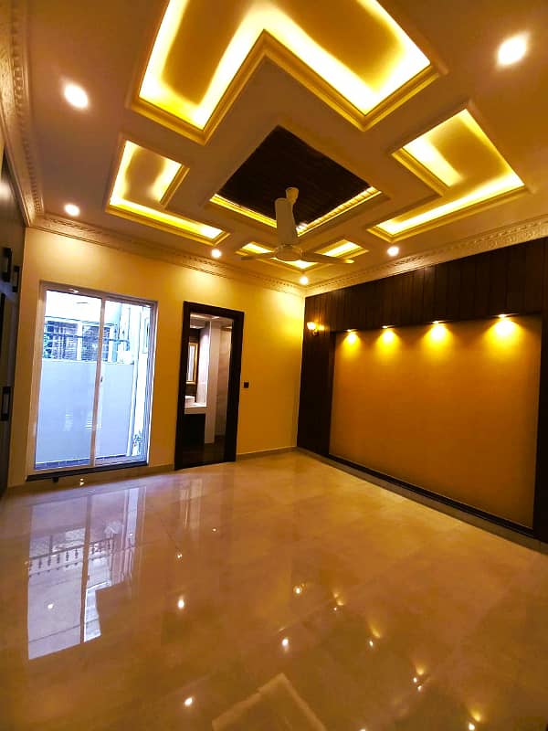 10 Marla House For Sale In Takbeer Block Bahria Town Lahore 7