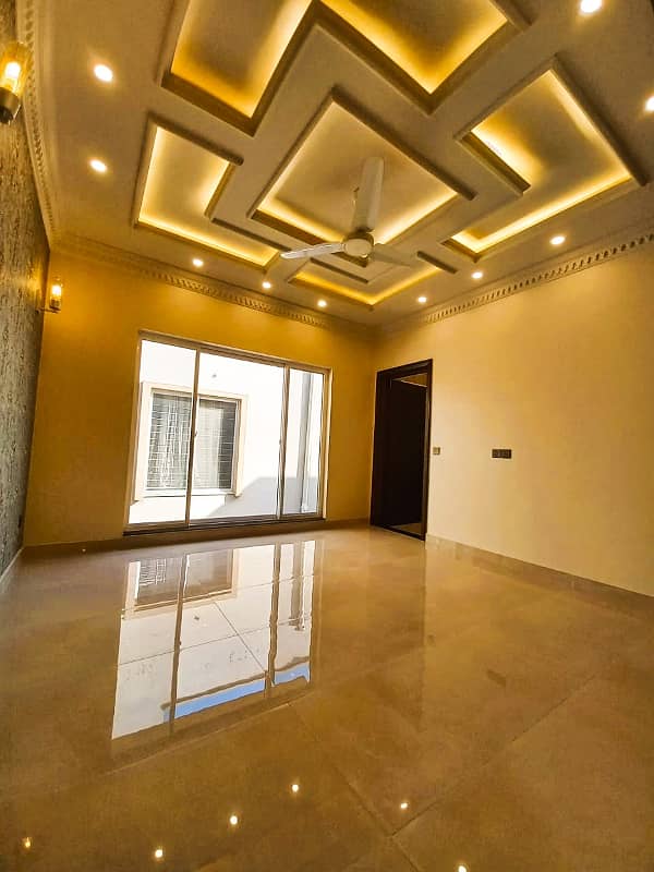 10 Marla House For Sale In Takbeer Block Bahria Town Lahore 28