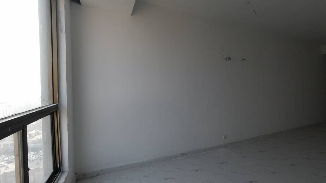 Highly-Desirable 550 Square Feet Office Available In Gulberg 6