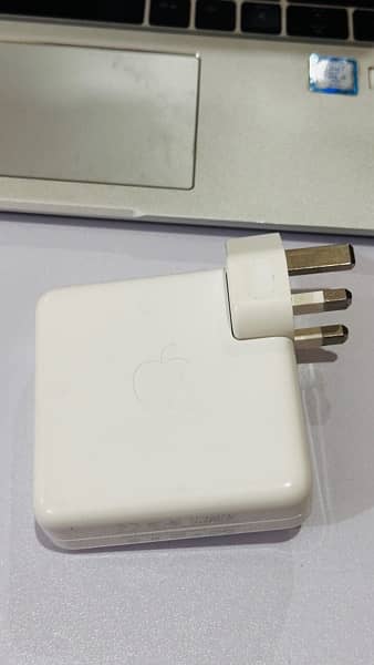 MacBook Pro Charger 1