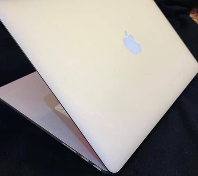 MacBook pro 2015 model 15inch core i7 CTO 16\256 LLA  2gb grafics 4