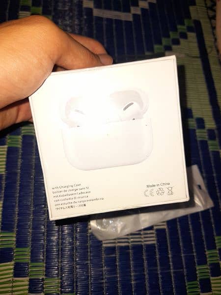 Airpod pro 2 sealed pack box orginal with cover cleaning kit  landyard 2