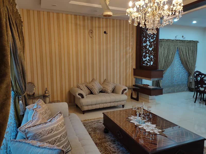 1 KANAL OWNER BUILD HOUSE AVAILBALE FIR SALE AT EE BLOCK BAHRIA TOWN LAHORE 40