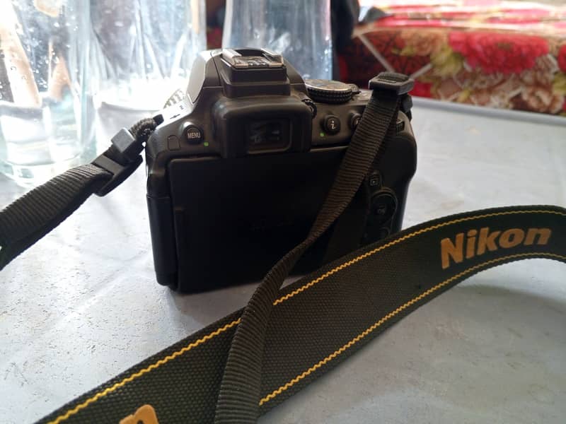 Nikon D5300 single hand use 4