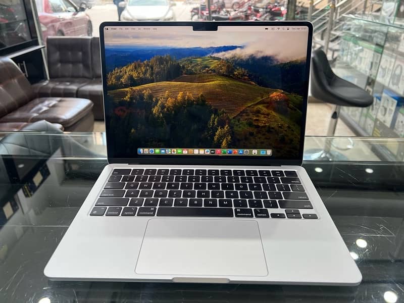Macbook Air M2 Chip 13.6 inch 8/256GB 7 Cycles Used 5