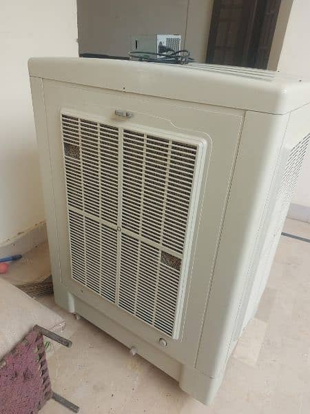 DC inverter cooler. 1