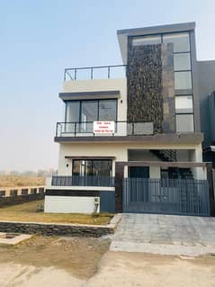 Brand New Corner House With Extra Land For Sale 0